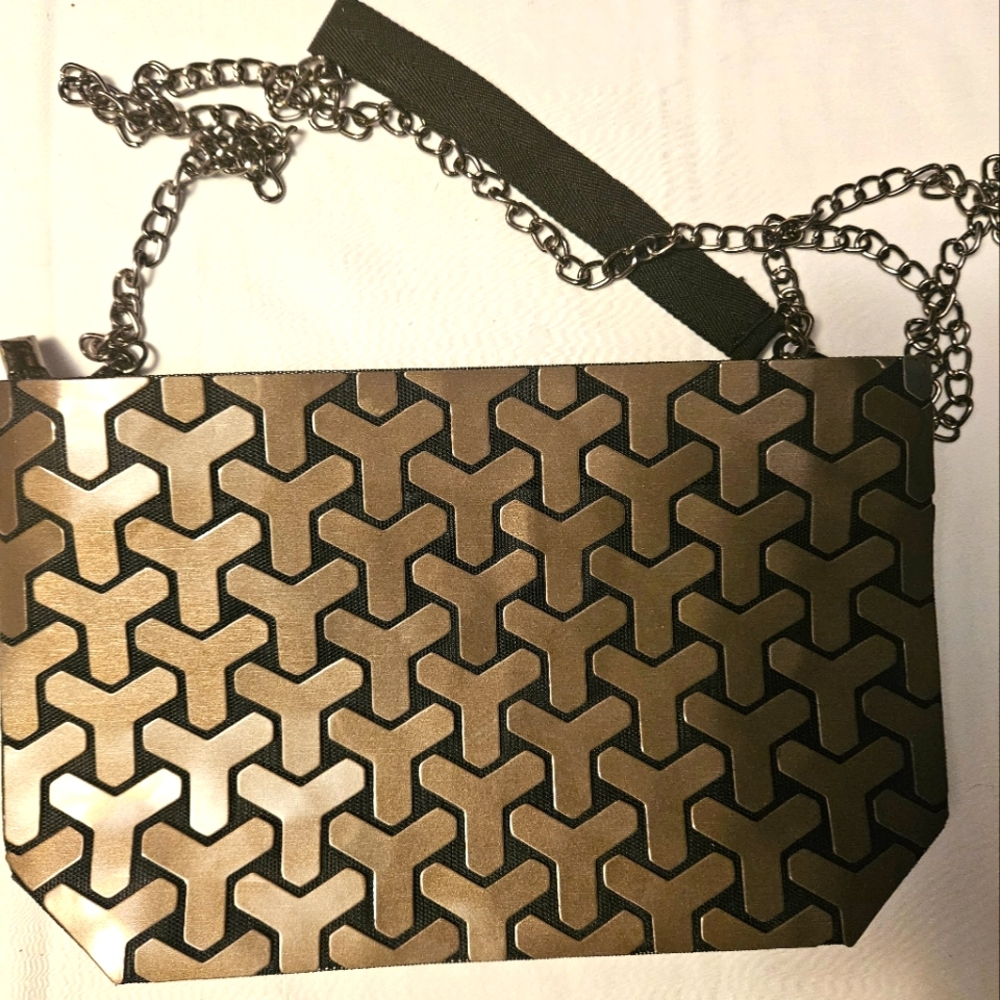 Y Giometric bag with silver chain strap